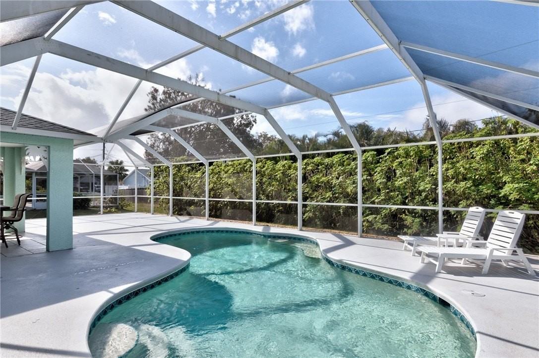 382 Benchor St - Photo 4 of 32