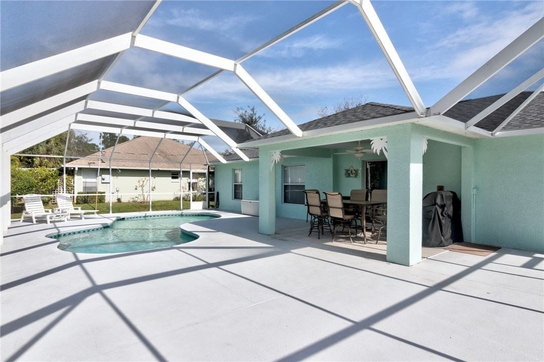 382 Benchor St - Photo 6 of 32