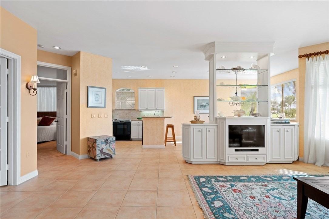 4781 S Newport Island Dr - Photo 3 of 36