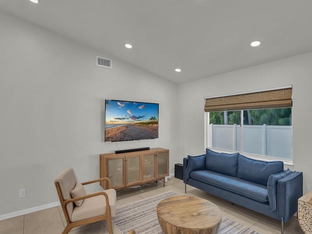 435 25th Ave - Photo 4 of 32