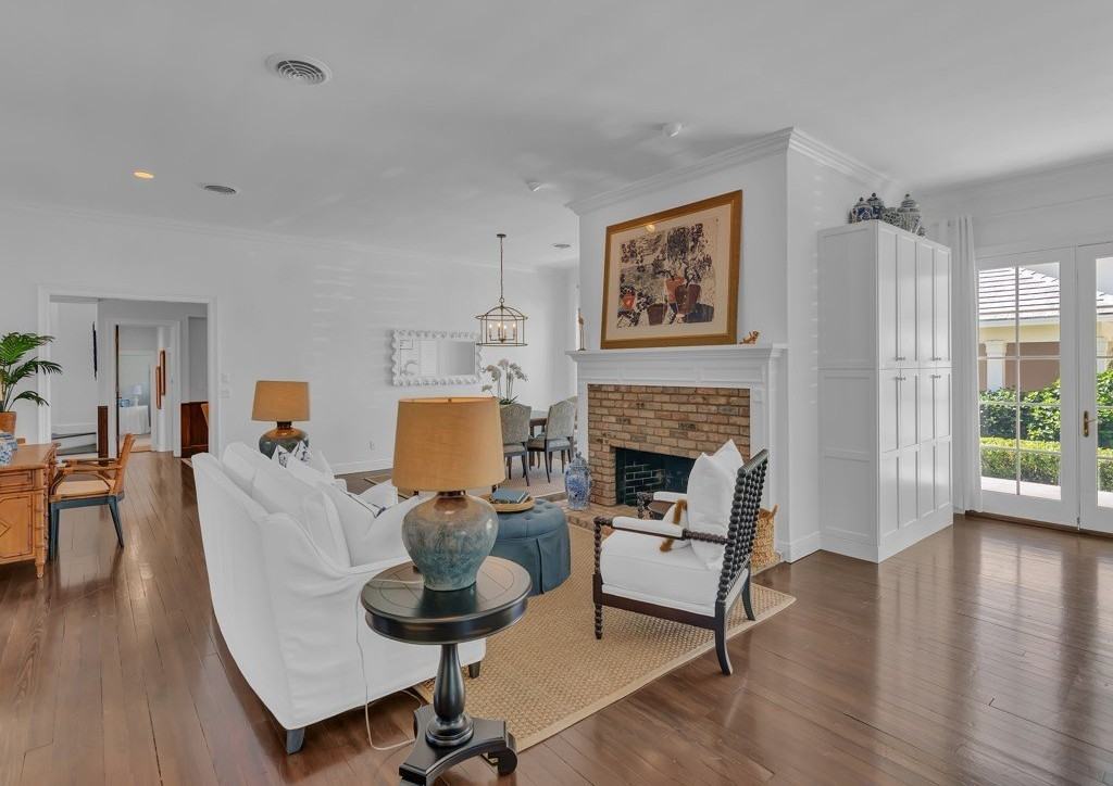 986 Riomar Drive - Photo 4 of 36