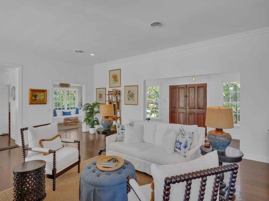 986 Riomar Drive - Photo 5 of 36