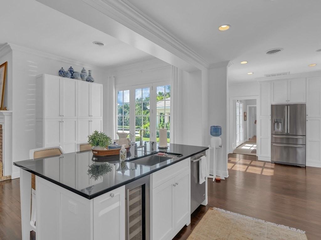 986 Riomar Drive - Photo 6 of 36