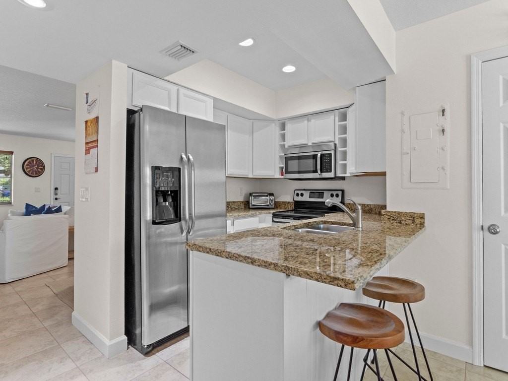 831 Camelia Ln Unit 4 #4 - Photo 4 of 30