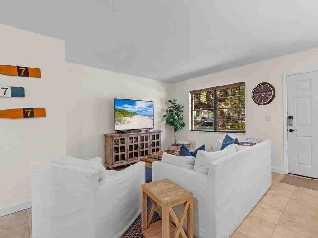 831 Camelia Ln Unit 4 #4 - Photo 6 of 30