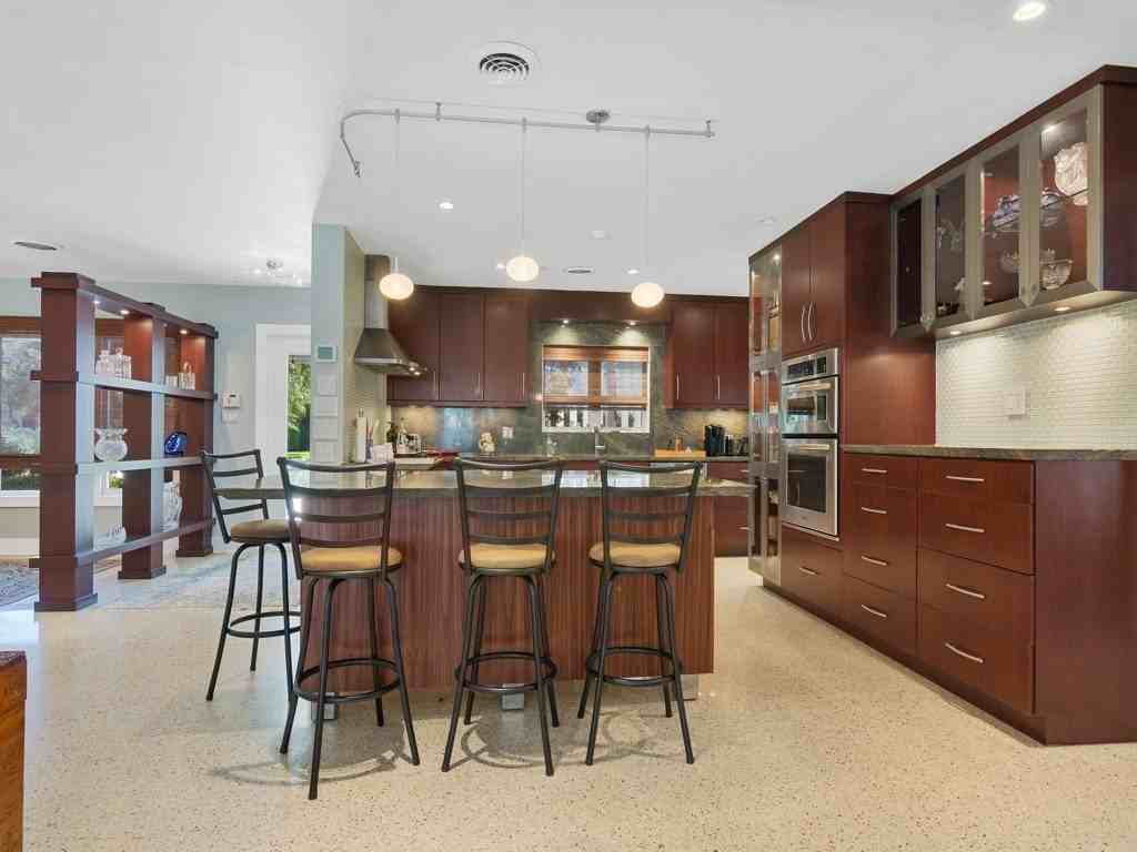 745 Iris Ln - Photo 3 of 36