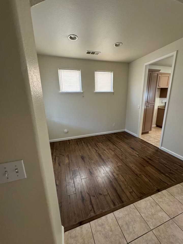 1453 S Mills Ave - Photo 3 of 32