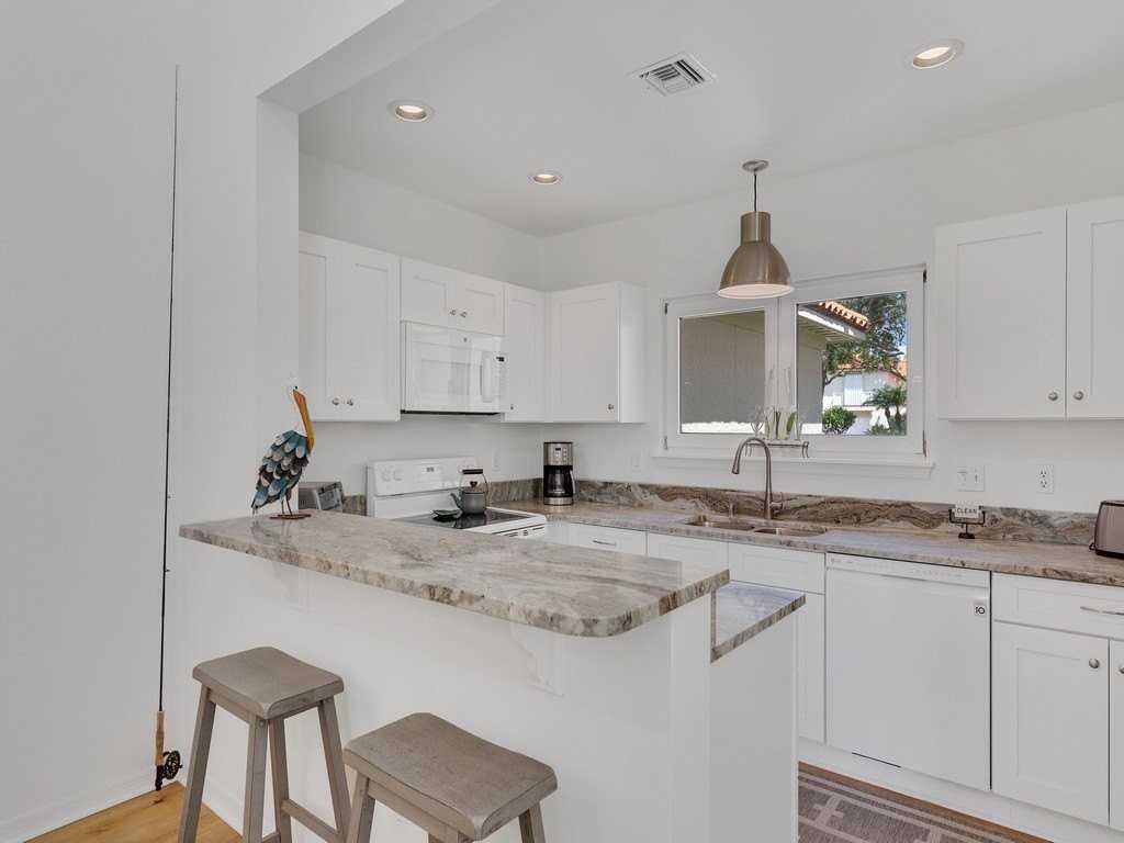 1335 Saint Davids Ln - Photo 7 of 35