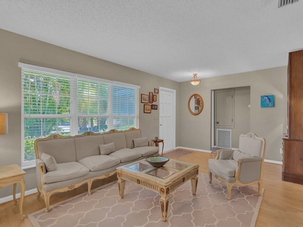 1045 Clipper Road - Photo 5 of 36