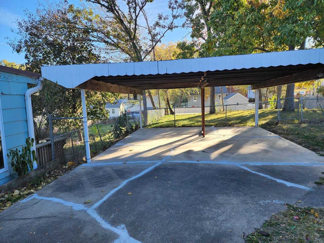 1006 W 3rd St S - Photo 2 of 17