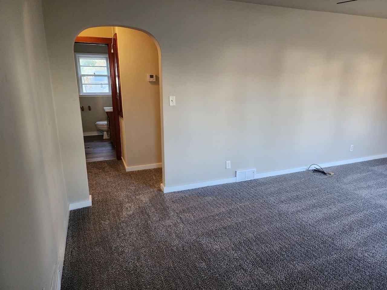 1006 W 3rd St S - Photo 3 of 17