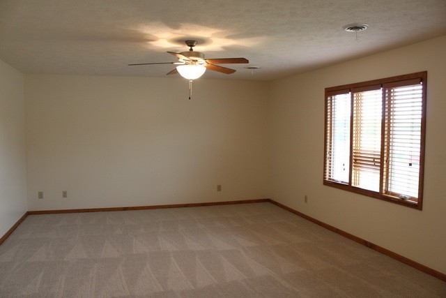 202 William Dr - Photo 2 of 20