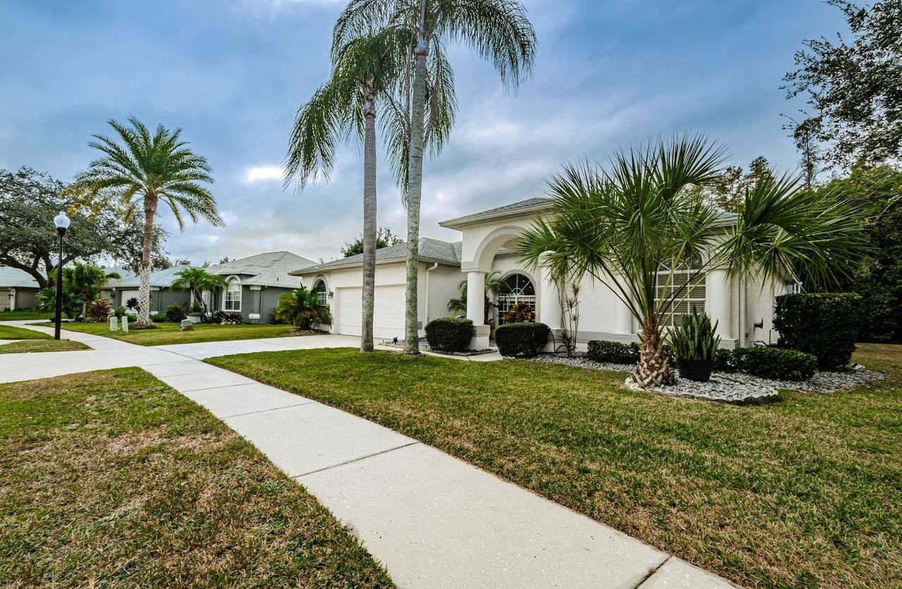 1025 Arlinbrook Dr - Photo 2 of 49