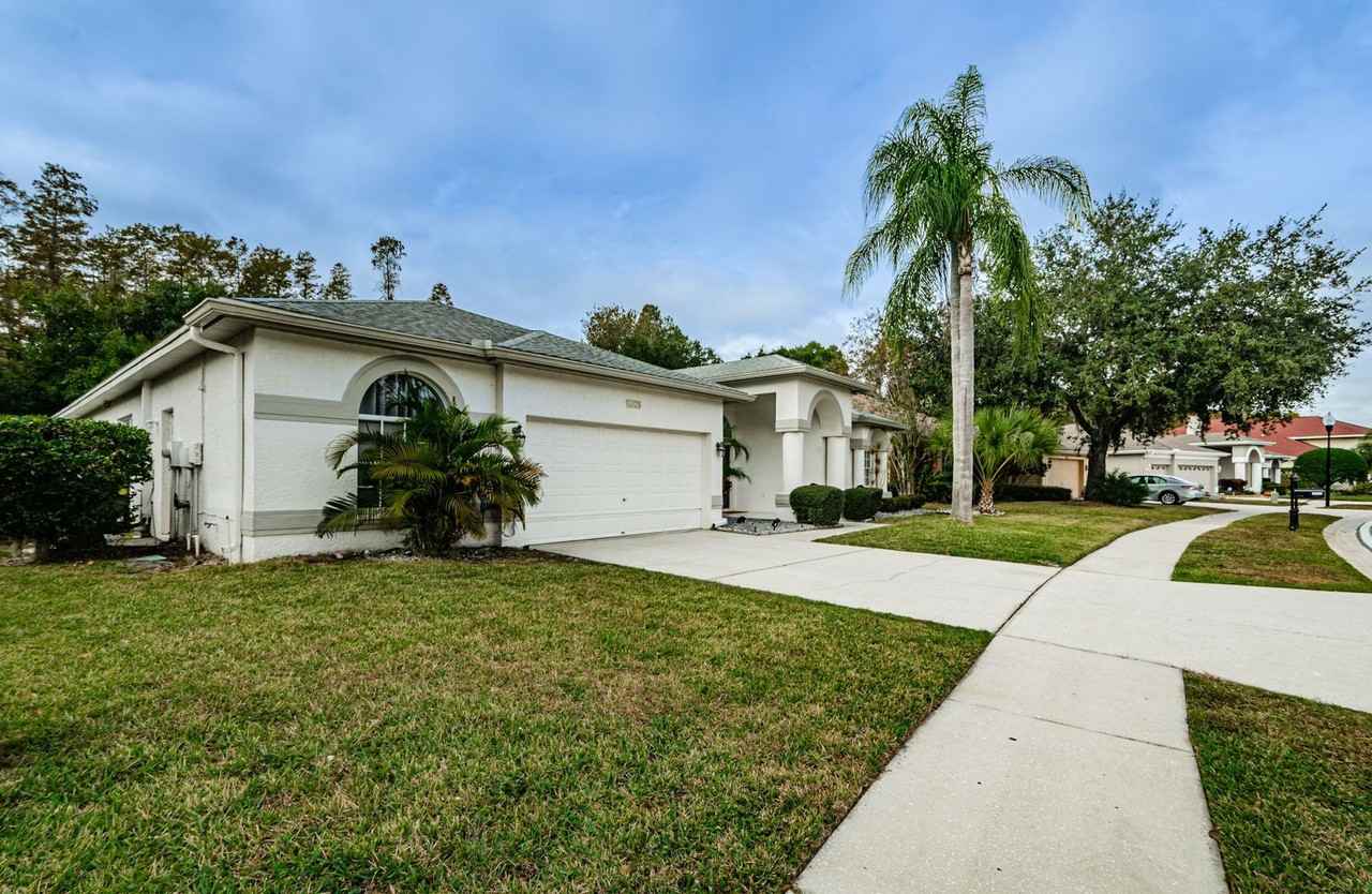 1025 Arlinbrook Dr - Photo 3 of 49