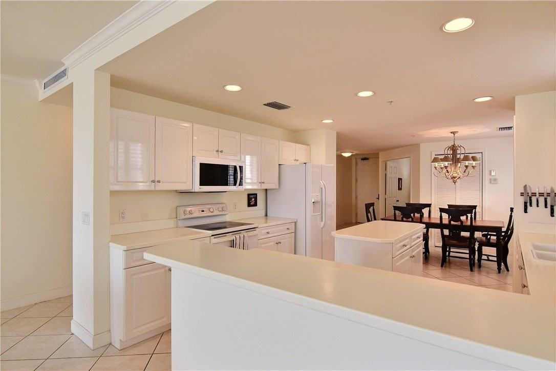 940 Turtle Cove Lane #210 - Photo 6 of 33