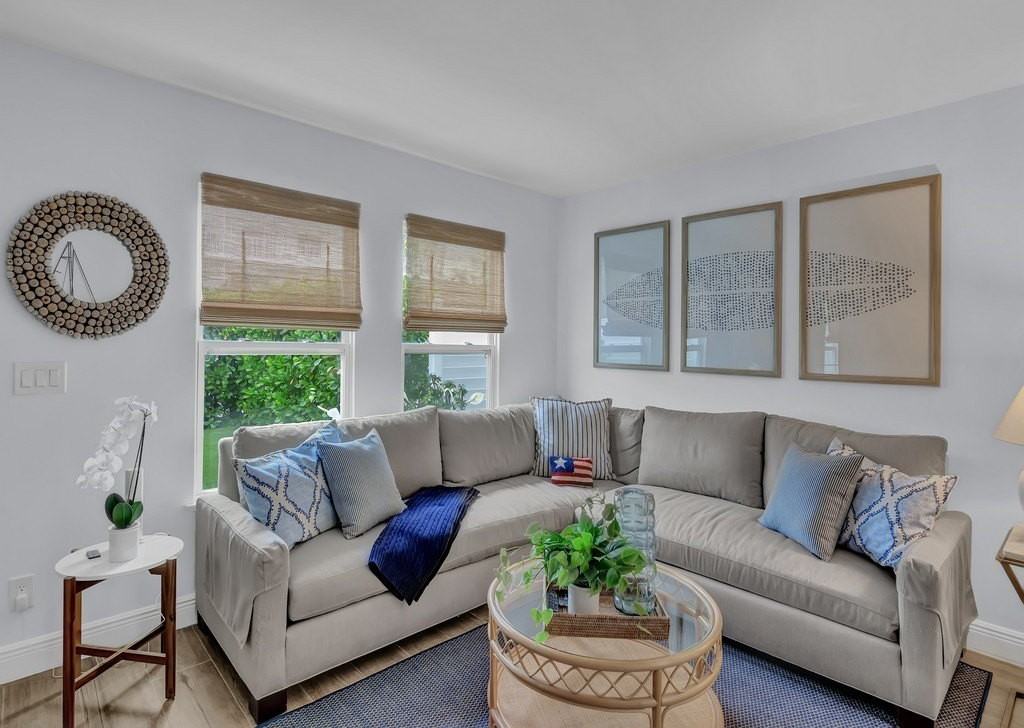 824 Dahlia Ln - Photo 3 of 36