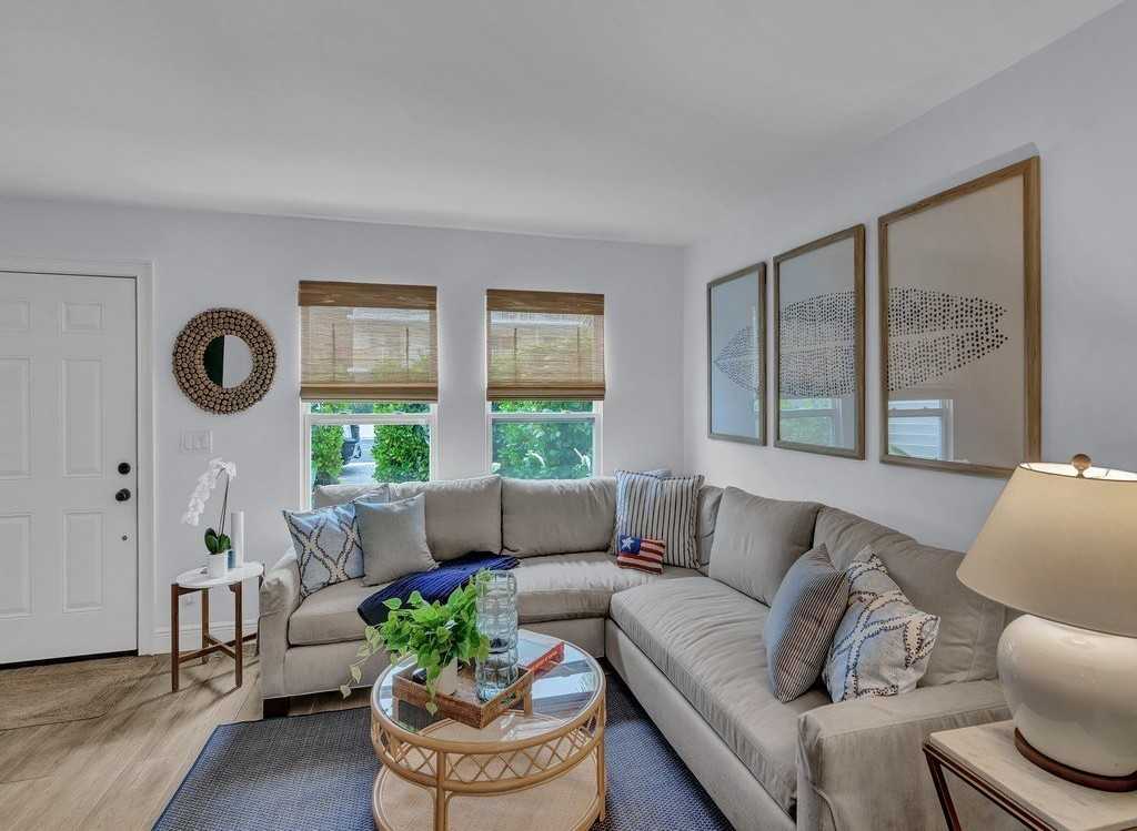 824 Dahlia Ln - Photo 4 of 36