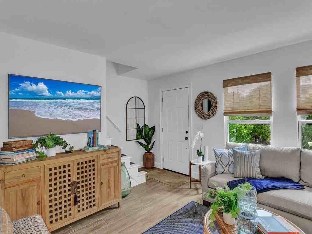 824 Dahlia Ln - Photo 5 of 36