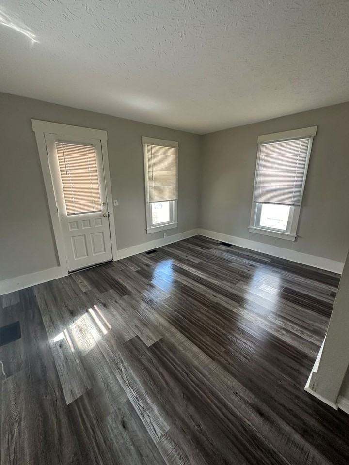 918 E Pearl St - Photo 2 of 14