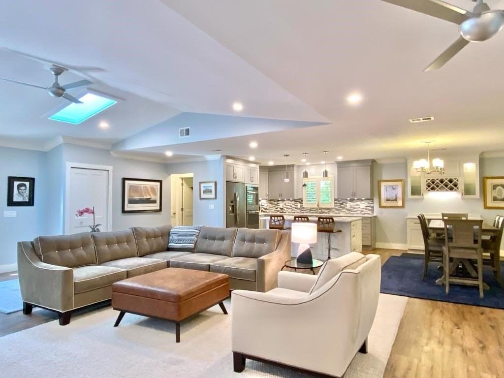 907 Tropic Dr - Photo 2 of 35