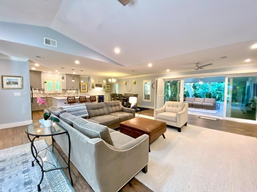 907 Tropic Dr - Photo 3 of 35