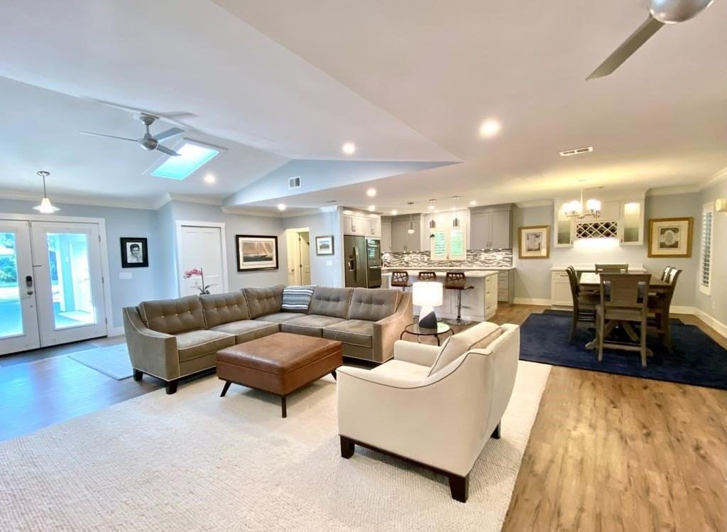 907 Tropic Dr - Photo 4 of 35