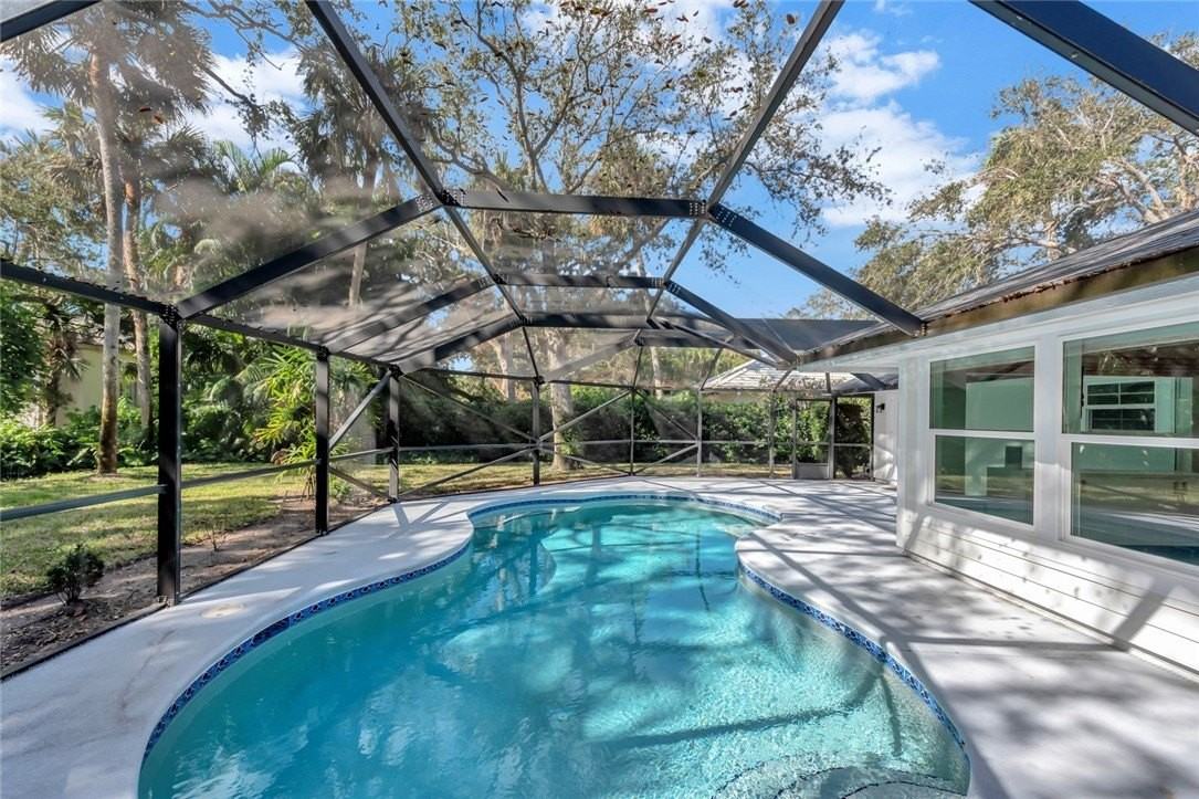 846 Riomar Dr - Photo 5 of 36