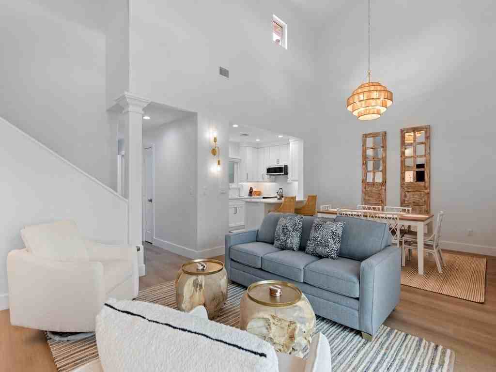 1380 N Saint Davids Ln - Photo 3 of 36