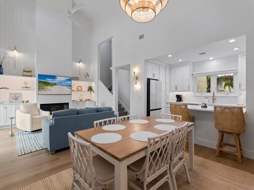 1380 N Saint Davids Ln - Photo 5 of 36