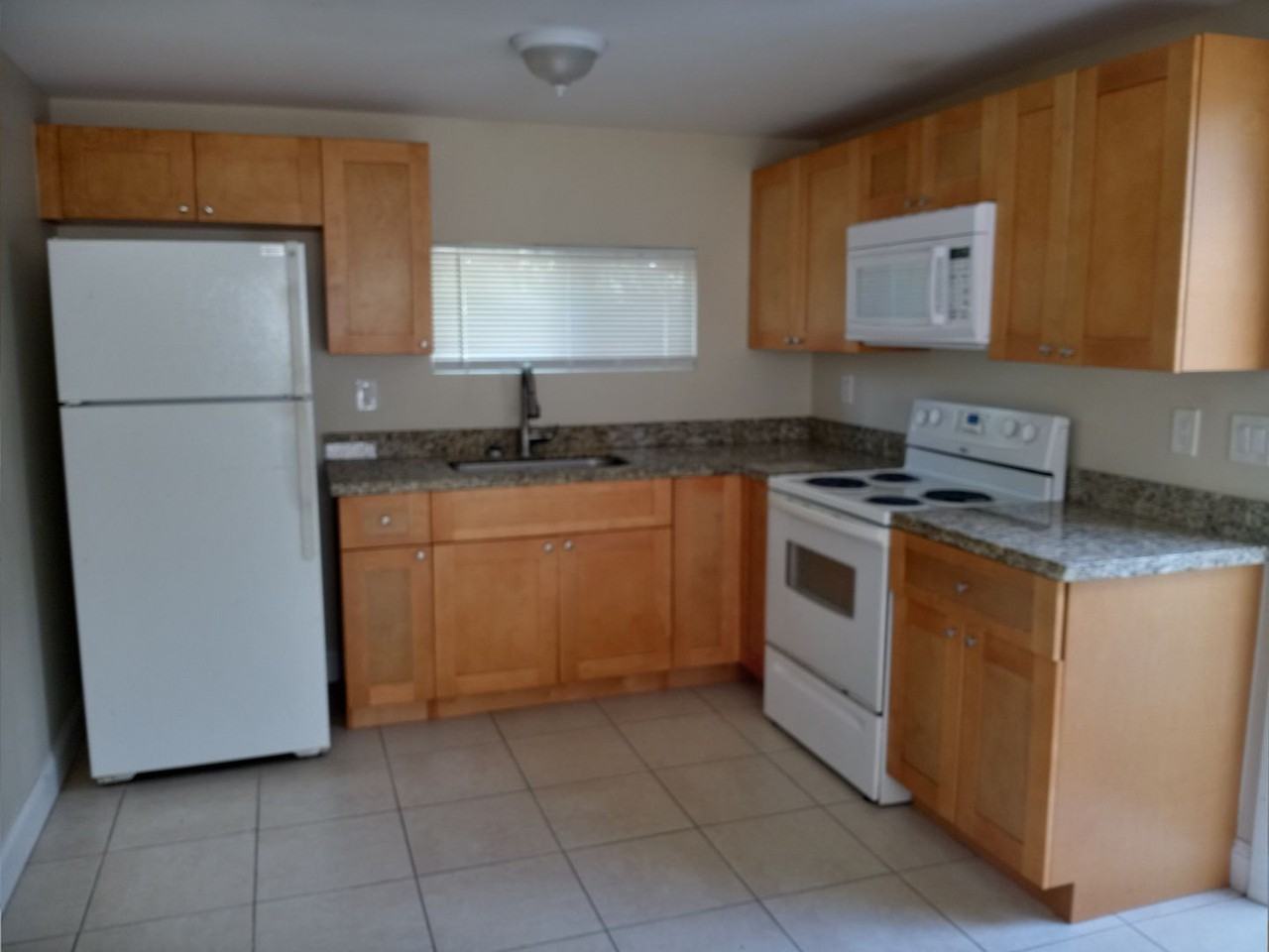 2814 1/2 Saginaw Ave - Photo 2 of 12