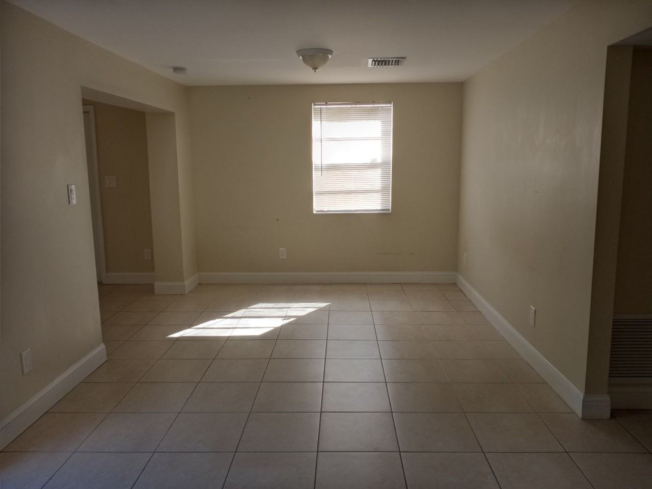 2814 1/2 Saginaw Ave - Photo 3 of 12