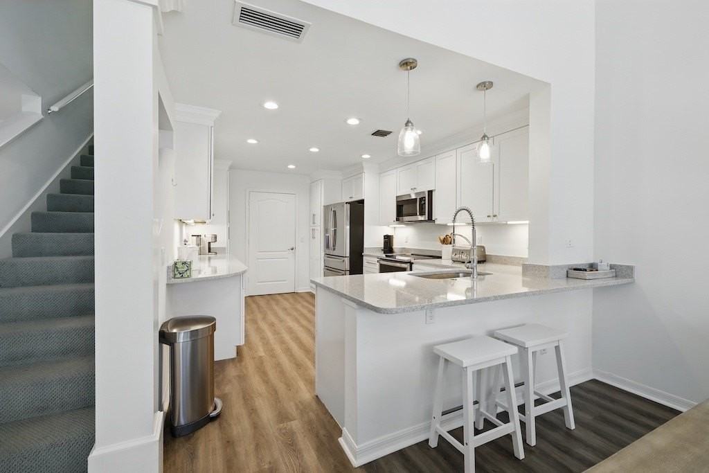 1325 Saint Davids Lane - Photo 5 of 36