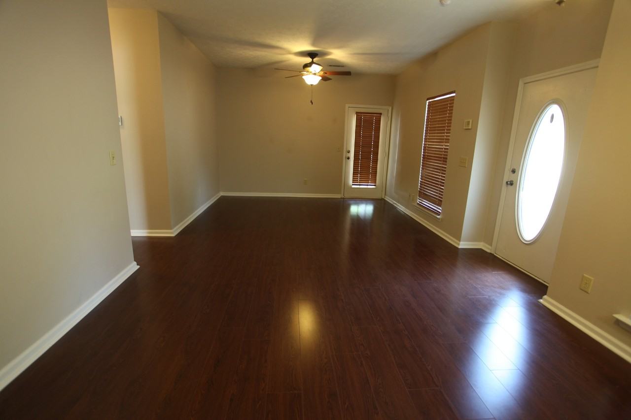 910 Harvard Pl - Photo 4 of 8