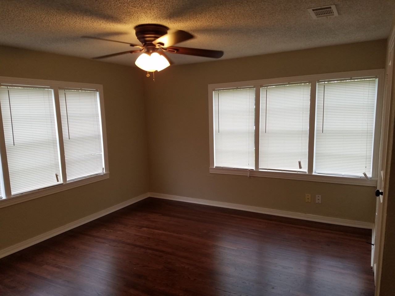 3144 Olive Pl - Photo 3 of 12