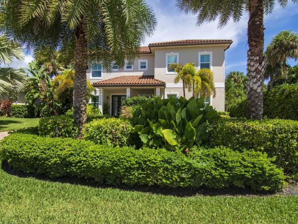 2230 Seaside Street - Photo 2 of 36