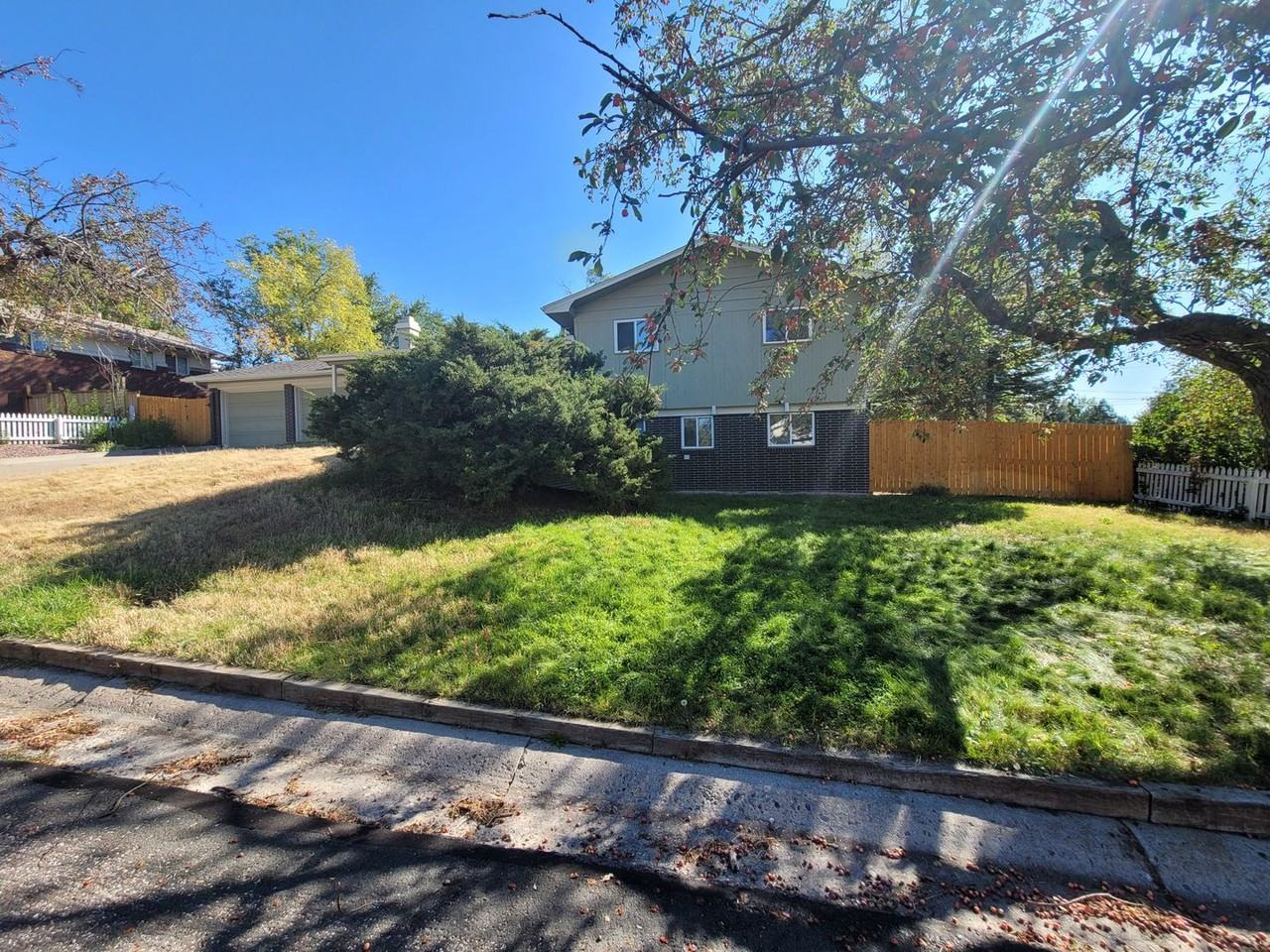 3917 Applewood Dr - Photo 2 of 37