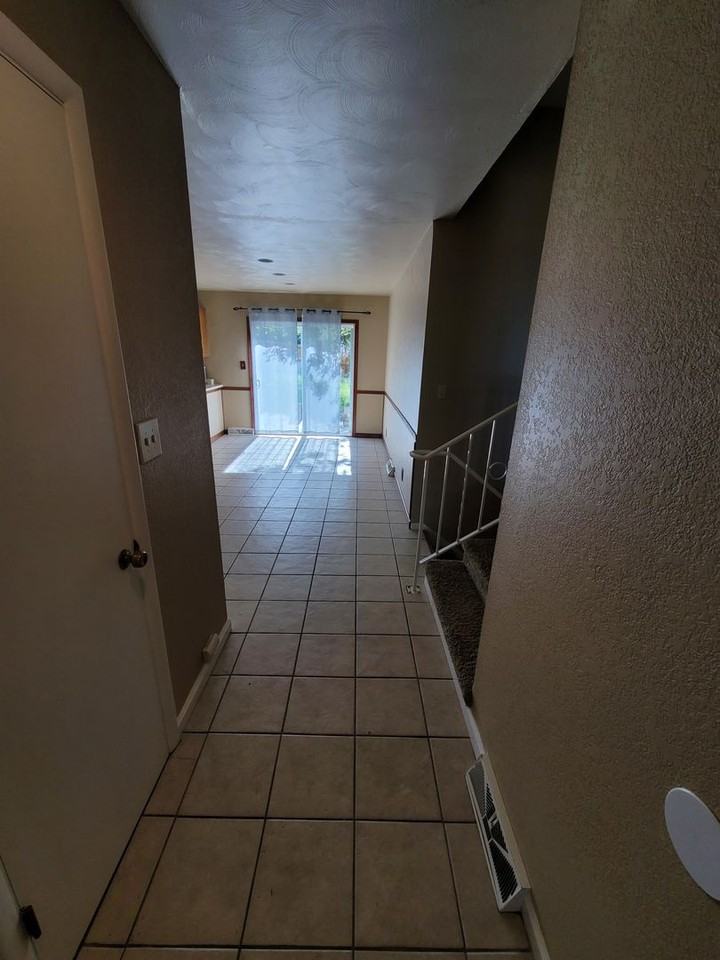 3917 Applewood Dr - Photo 3 of 37