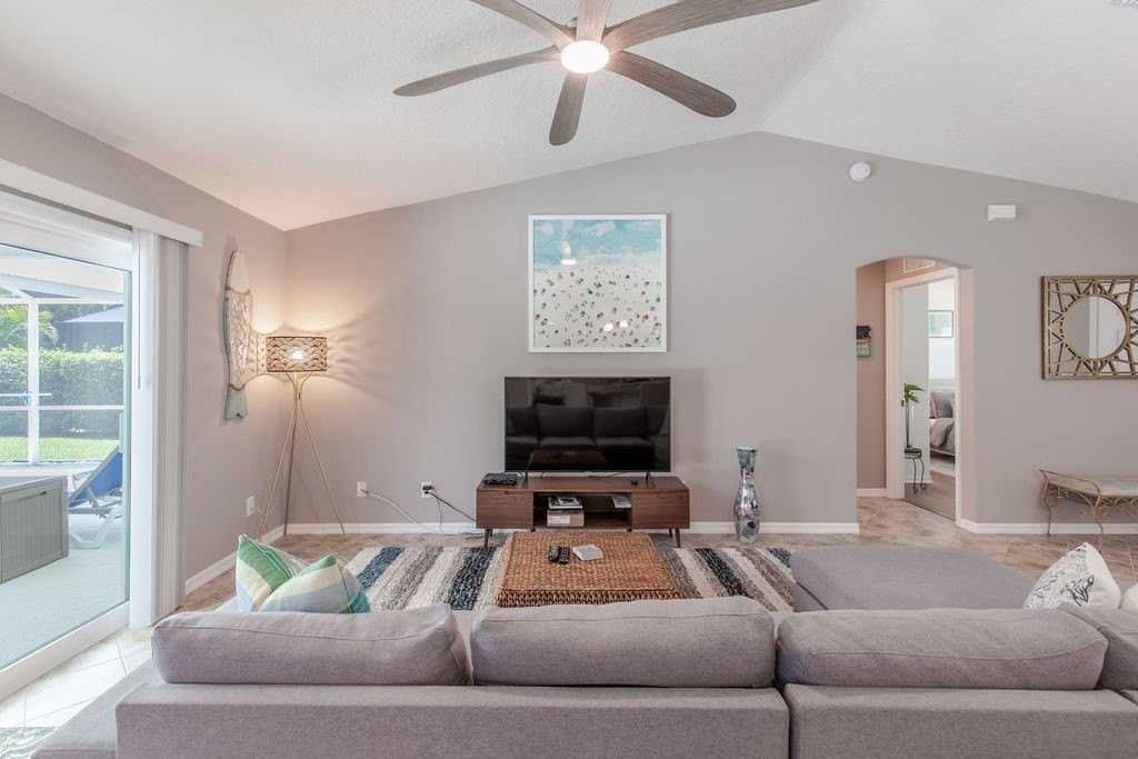 3673 2nd Street Southwest - Photo 5 of 33