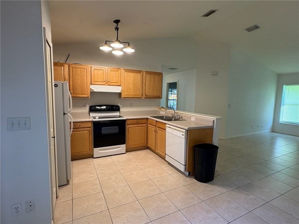 2380 90th Ave - Photo 5 of 8