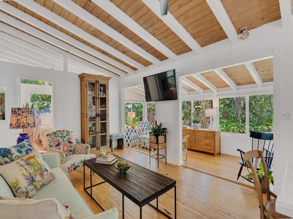 1930 West Shell Lane - Photo 2 of 36