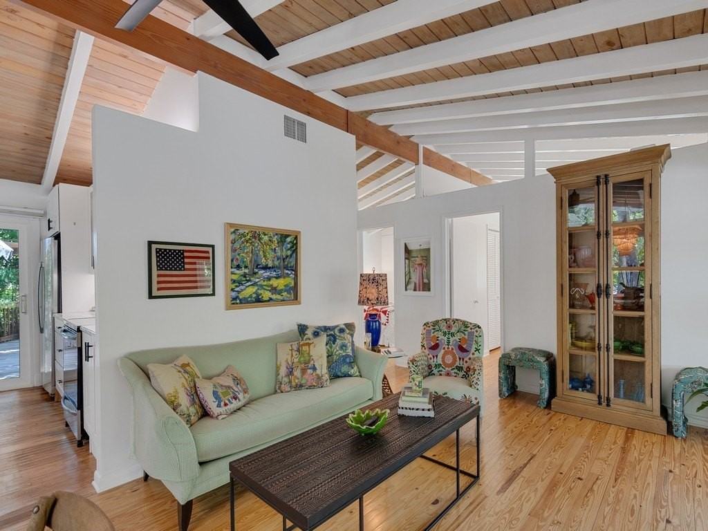 1930 West Shell Lane - Photo 3 of 36