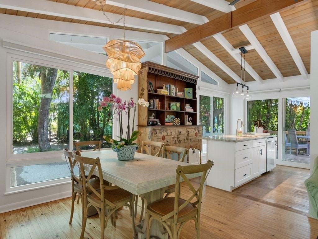 1930 West Shell Lane - Photo 6 of 36