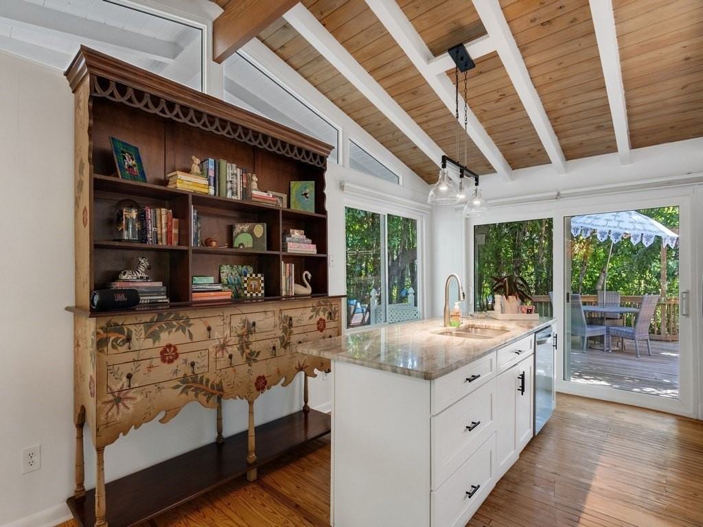 1930 West Shell Lane - Photo 7 of 36