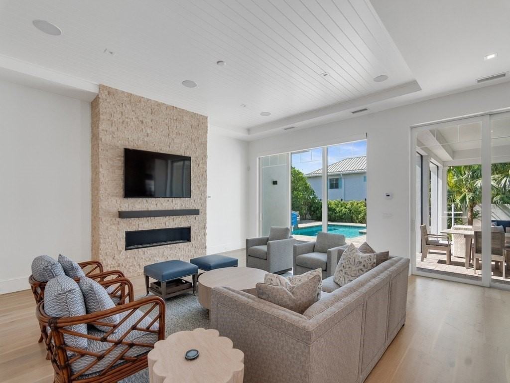 915 Surfsedge Way - Photo 2 of 36