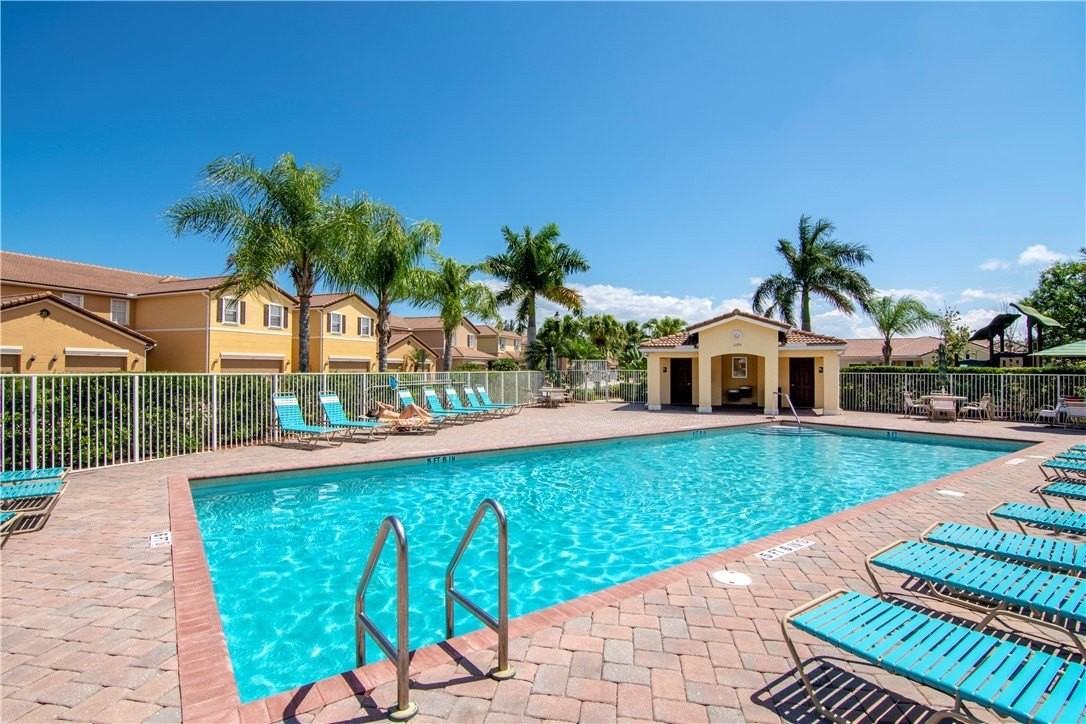 1073 Normandie Way - Photo 3 of 36