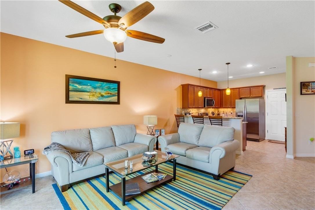 1073 Normandie Way - Photo 4 of 36