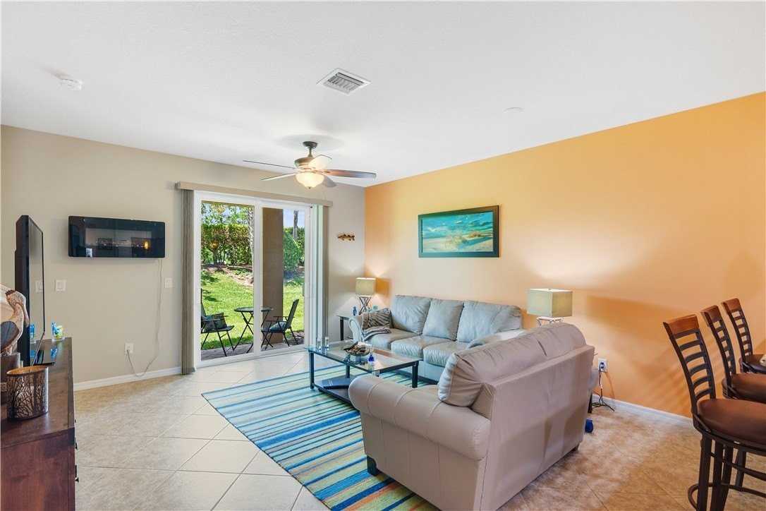 1073 Normandie Way - Photo 6 of 36