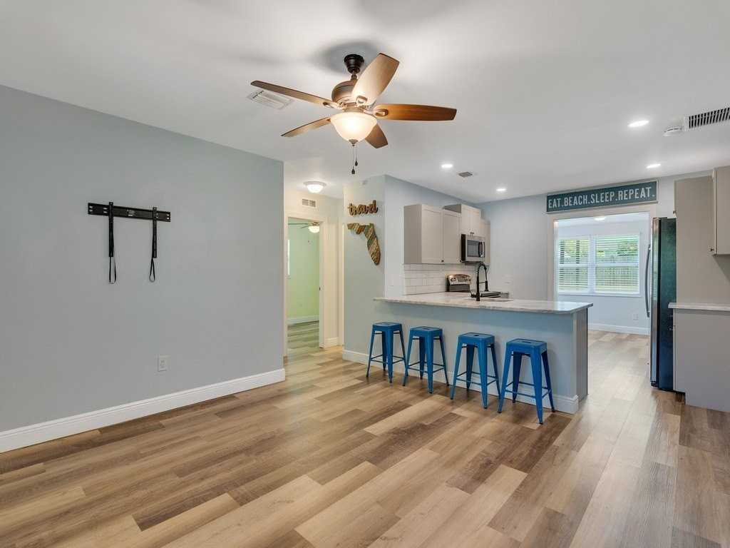 1761 5th Ct - Photo 2 of 33