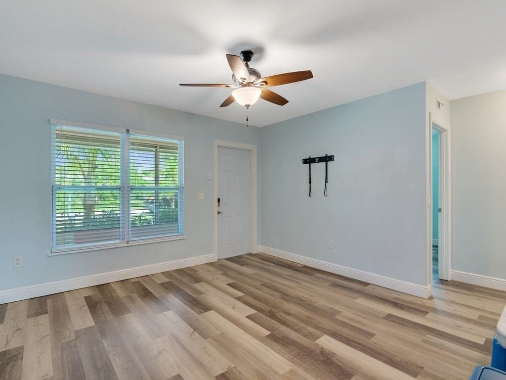 1761 5th Ct - Photo 3 of 33