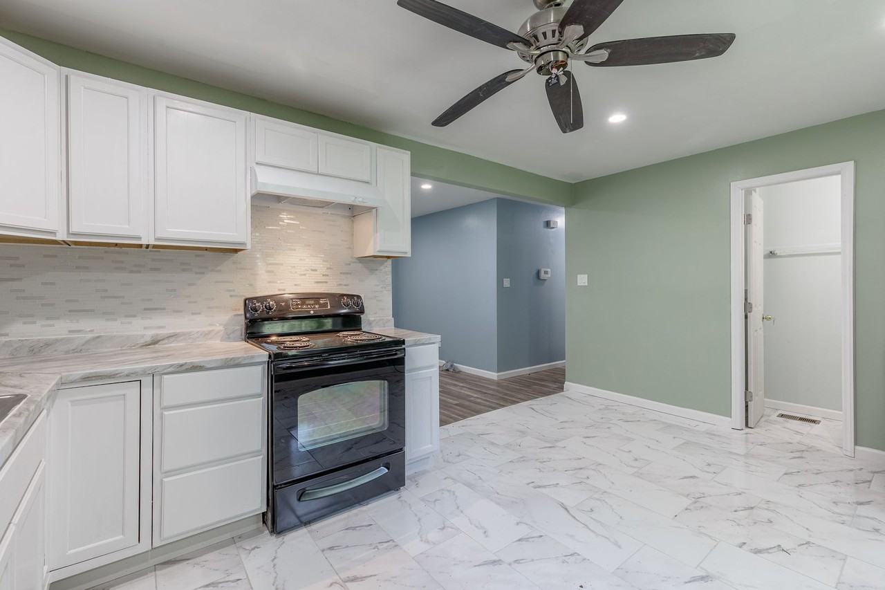 1803 Allen St - Photo 2 of 21